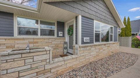 Photo of 1010 N Webster St, Port Washington, WI 53074 (MLS # 1963947)