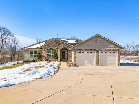 Photo of N1617 Carlin Rd, Fort Atkinson, WI 53538 (MLS # 1950428)