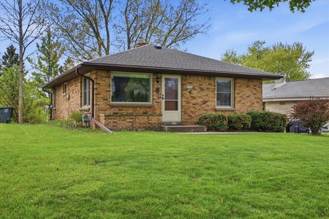 Photo of 10035 W Highwood Ave, Wauwatosa, WI 53222 (MLS # 1960939)