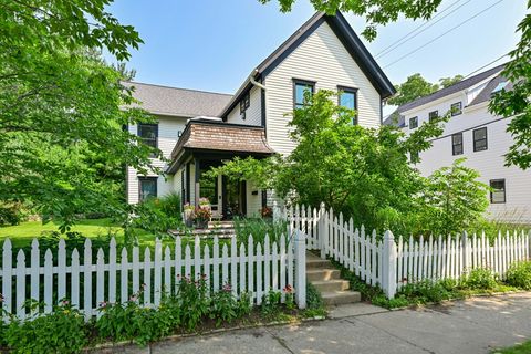 Photo of 124 W Vine St, Milwaukee, WI 53212 (MLS # 1929658)