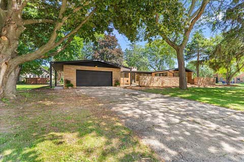 Photo of 1550 11th Ave, Grafton, WI 53024 (MLS # 1977891)