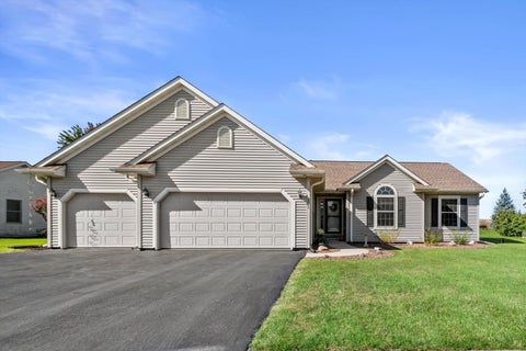 Photo of 521 Tomahawk Dr, Twin Lakes, WI 53181 (MLS # 1983938)