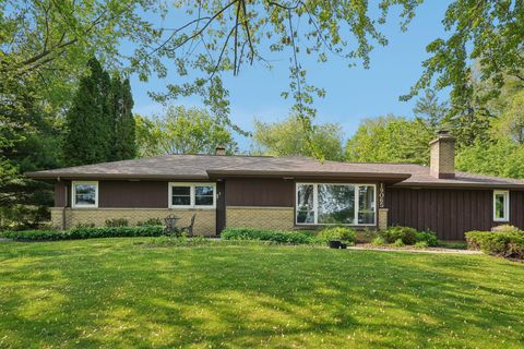 Photo of 19065 North Hills Dr, Brookfield, WI 53045 (MLS # 1920805)