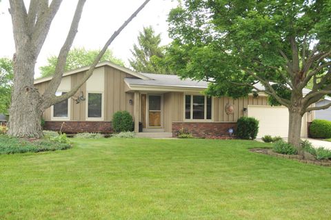 Photo of 8150 S 58th St, Franklin, WI 53132 (MLS # 1969384)