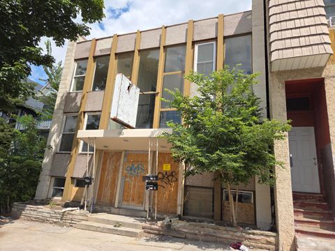 Photo of 2504 W Mitchell St, Milwaukee, WI 53204 (MLS # 1973076)