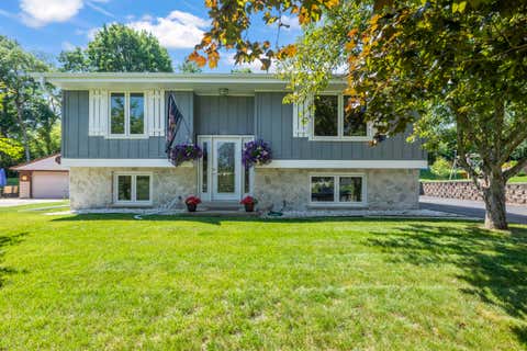 Photo of 255 Willow Dr, Hartland, WI 53029 (MLS # 1970819)