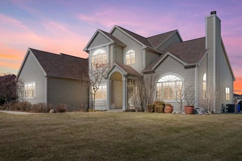 Photo of 4732 W Woodward Dr, Franklin, WI 53132 (MLS # 1953371)