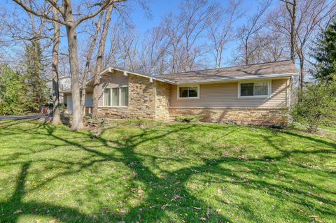 Photo of 14550 W Rogers Dr, New Berlin, WI 53151 (MLS # 1959700)