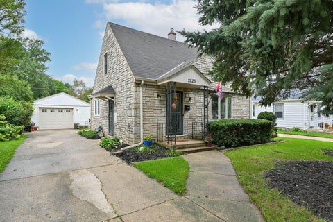 Photo of 2823 S 85th St, West Allis, WI 53227 (MLS # 1980067)