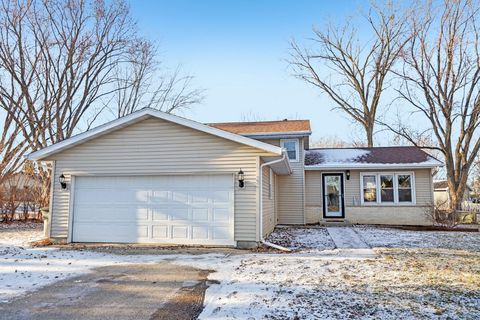 Photo of 949 E Prospect St, Lake Mills, WI 53551 (MLS # 1947573)