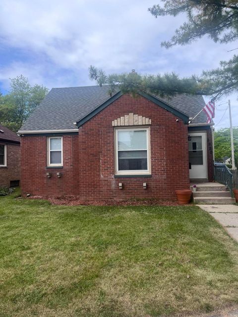 Photo of 2920 Erie St, Racine, WI 53402 (MLS # 1965096)