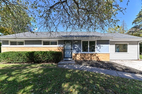 Photo of 17230 W Jills Dr, New Berlin, WI 53146 (MLS # 1984632)