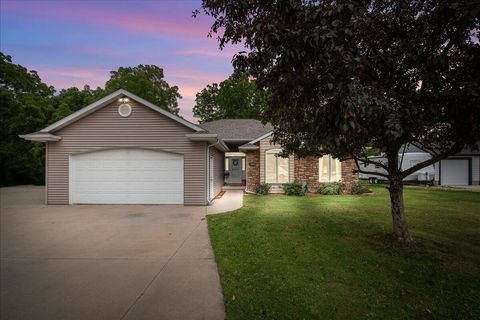 Photo of 336 Kettle Moraine Dr N, Slinger, WI 53086 (MLS # 1957238)