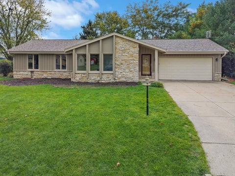 Photo of 707 Old Prospectors Trl, Eagle, WI 53119 (MLS # 1985052)