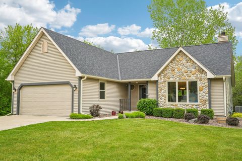 Photo of 2423 Judith Ln, Waukesha, WI 53188 (MLS # 1963347)