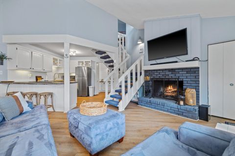 Photo of 601 Knollwood Cir, Fontana, WI 53125 (MLS # 1951935)