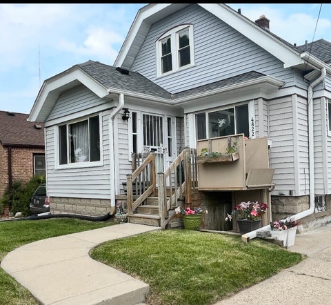Photo of 4822 N 18th St, Milwaukee, WI 53209 (MLS # 1986818)