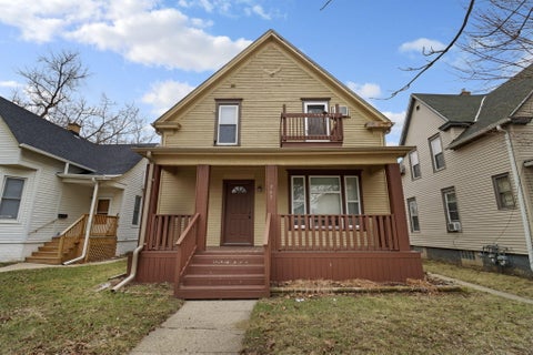 Photo of 937 Grove Ave, Racine, WI 53405 (MLS # 1979356)