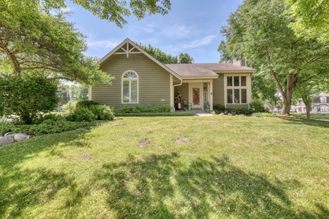 Photo of 10929 W Hope Ave, Wauwatosa, WI 53222 (MLS # 1982961)