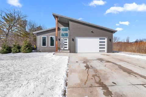 Photo of 3318 Limerick Ln, Sheboygan, WI 53083 (MLS # 1952143)