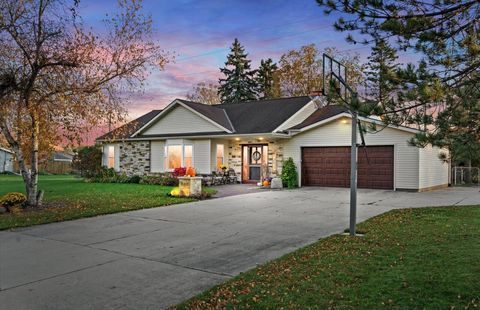 Photo of 16801 W Roosevelt Ave, New Berlin, WI 53151 (MLS # 1942805)