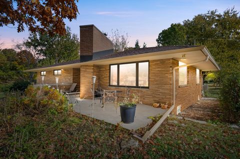 9839 Brookside Dr, Hales Corners, WI 53130 - #: 1941928