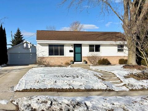 Photo of 314 Beech St, Grafton, WI 53024 (MLS # 1948872)