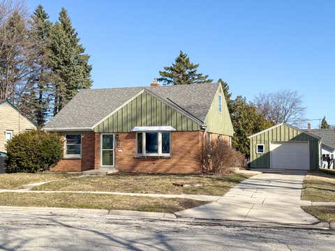 Photo of 1810 Manitoba Ave, South Milwaukee, WI 53172 (MLS # 1911258)