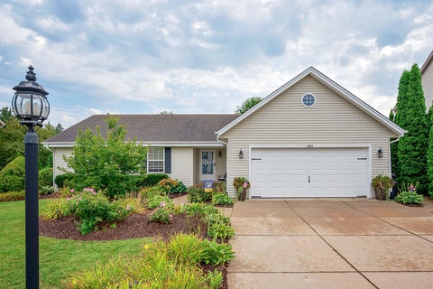 Photo of 4011 W Whispering Ridge Pass, Franklin, WI 53132 (MLS # 1978723)
