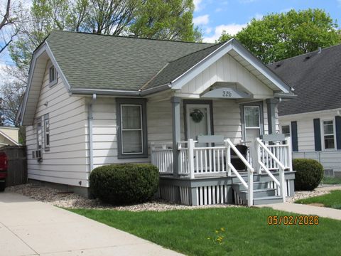 Photo of 308 N 70th St, Wauwatosa, WI 53213 (MLS # 1961425)
