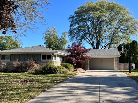 7104 N CROSSWAY RD, MILWAUKEE, WI 53217 - Image ff056cc683aa02ed2d4d03c3ebb4d085/550334834