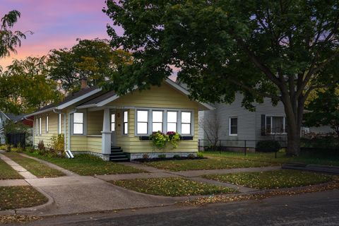Photo of 2006 Wood St, La Crosse, WI 54601 (MLS # 1940139)