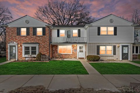 Photo of 4958 W Colonial Ct, Greenfield, WI 53220 (MLS # 1951016)