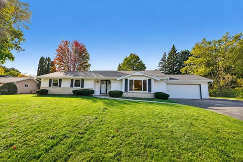 Photo of 4595 Parkhurst Dr, Brookfield, WI 53045 (MLS # 1984832)