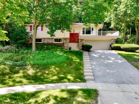 Photo of 904 Lynne Ct, Waukesha, WI 53186 (MLS # 1976605)