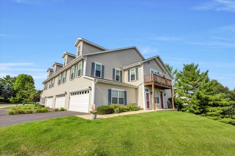 Photo of 1203 Woodbury Cmn, Waukesha, WI 53189 (MLS # 1939309)
