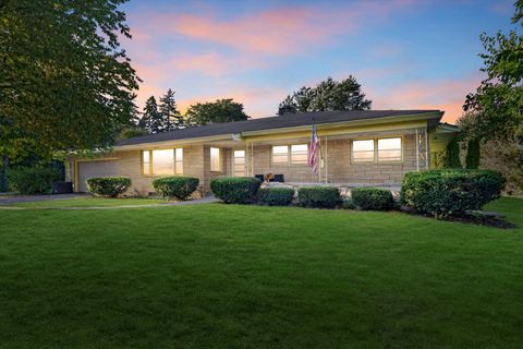 Photo of 17020 Eldorado Dr, Brookfield, WI 53005 (MLS # 1935669)