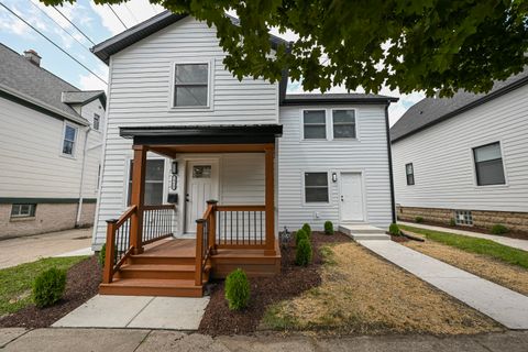 Photo of 1922 E Iron St, Milwaukee, WI 53207 (MLS # 1939817)