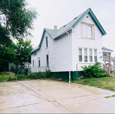 Photo of 1120 W Chambers St, Milwaukee, WI 53206 (MLS # 1954035)