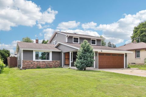 Photo of 1725 Cedar St, South Milwaukee, WI 53172 (MLS # 1929483)