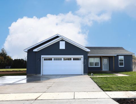 Photo of 136 Spring Dr, Walworth, WI 53184 (MLS # 1941006) Photo of 136 Spring Dr, Walworth, WI 53184 (MLS # 1941006)