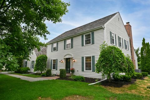 Photo of 2502 W Norway Dr, Mequon, WI 53092 (MLS # 1966912)