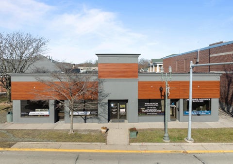 Photo of 647 W Main St, Lake Geneva, WI 53147 (MLS # 1983897)