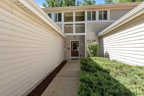 Photo of 817 W Puetz Rd, Oak Creek, WI 53154 (MLS # 1970857)