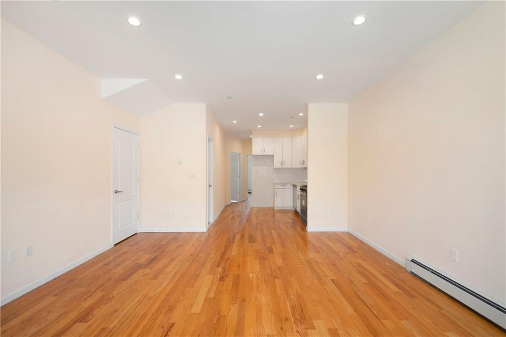Brooklyn, New York 11228, United States, 2 Bedrooms Bedrooms, ,2 BathroomsBathrooms,Residential,Pending,48003