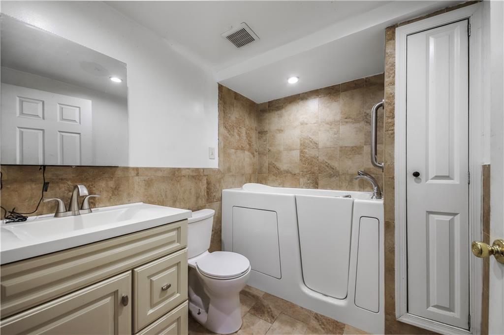 Brooklyn, New York 11234, United States, 7 Bedrooms Bedrooms, ,5 BathroomsBathrooms,Residential,Active,91453