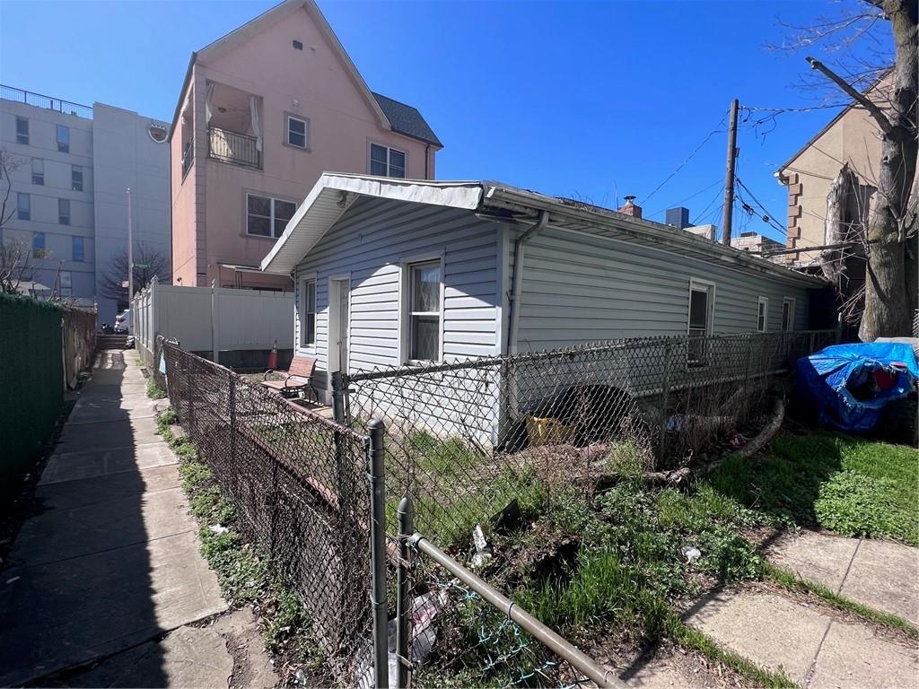 Brooklyn, New York 11235, United States, 2 Bedrooms Bedrooms, ,1 BathroomBathrooms,Residential,Active,53026