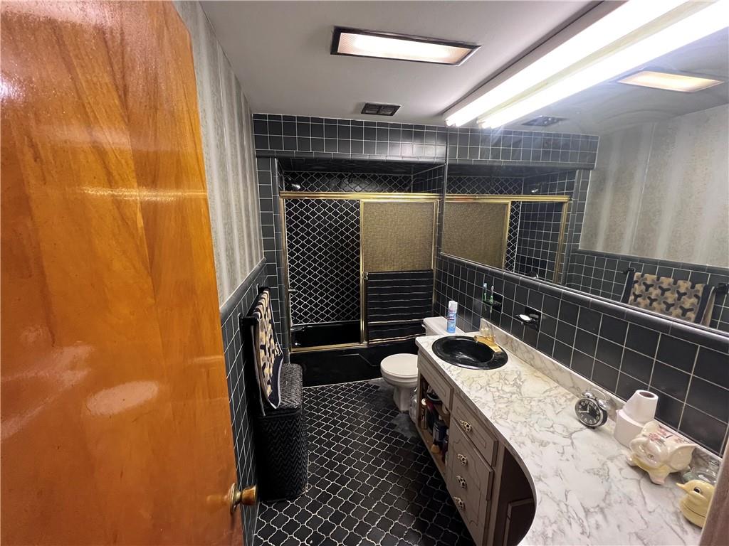 Brooklyn, New York 11229, United States, 3 Bedrooms Bedrooms, ,2 BathroomsBathrooms,Residential,Pending,32061