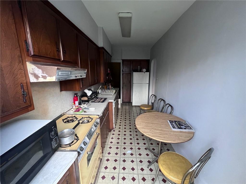 Brooklyn, New York 11229, United States, 3 Bedrooms Bedrooms, ,2 BathroomsBathrooms,Residential,Pending,32061