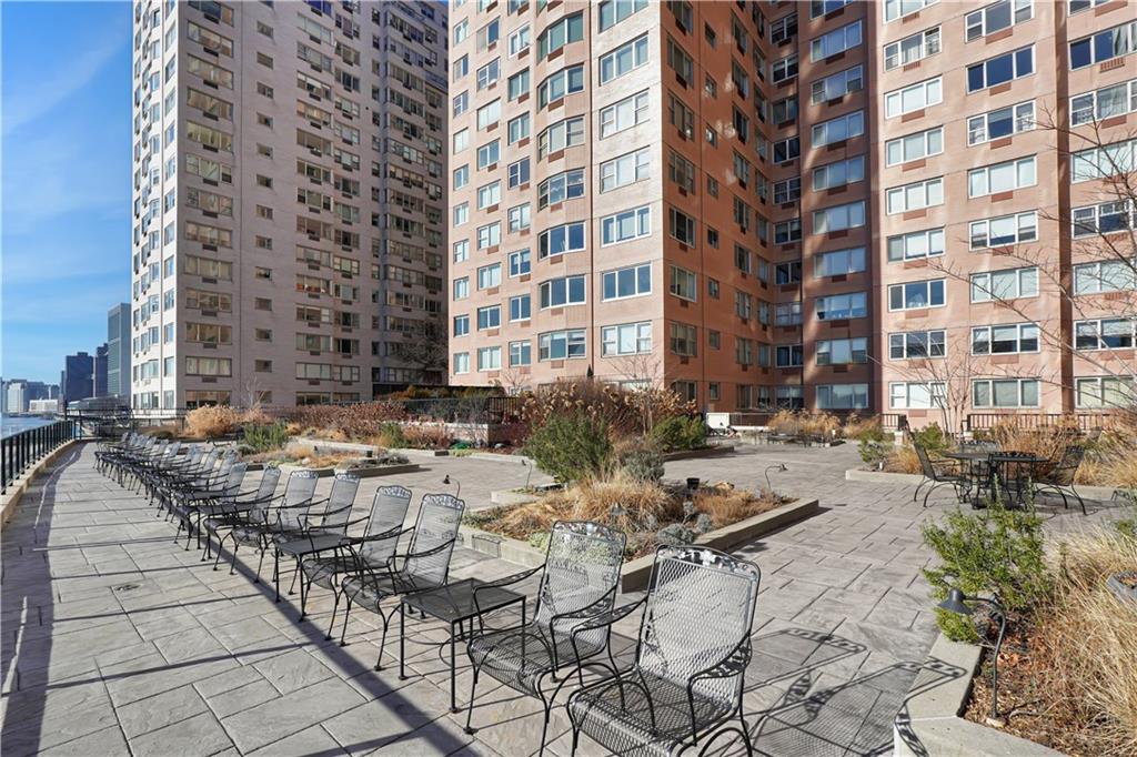 New York, New York 10022, United States, 2 Bedrooms Bedrooms, ,2 BathroomsBathrooms,Residential,Active,53018